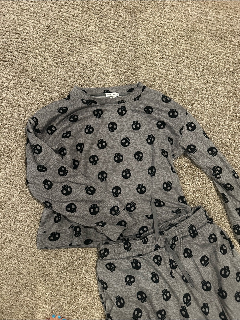 Womens Grey Skull Print Pajama Set - Long Sleeve Top & Pants